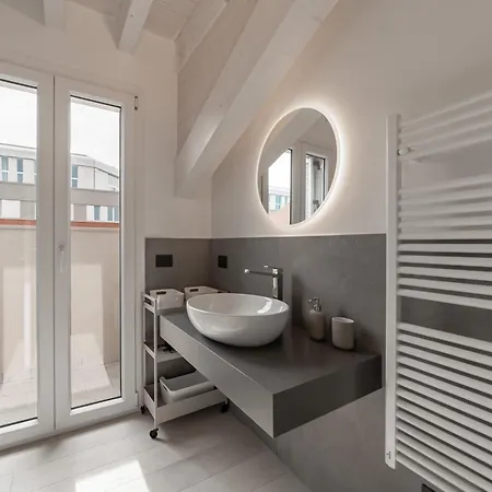 10 Min Walk From Prada, Bocconi And Metro Apartamento Milão