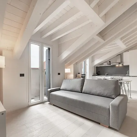 Apartamento 10 Min Walk From Prada, Bocconi And Metro