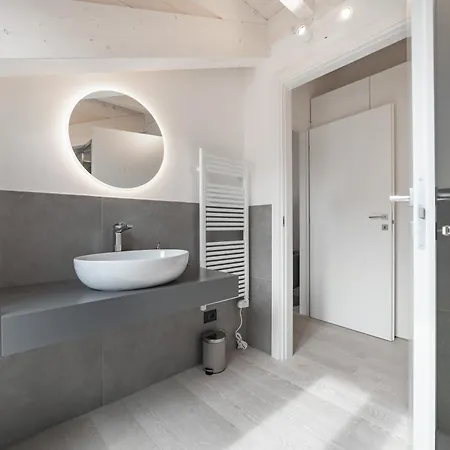 10 Min Walk From Prada, Bocconi And Metro