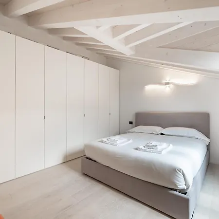 10 Min Walk From Prada, Bocconi And Metro Apartment Milan