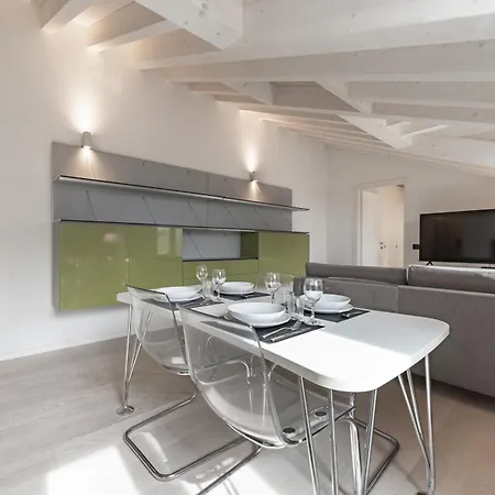 Apartment 10 Min Walk From Prada, Bocconi And Metro Milan