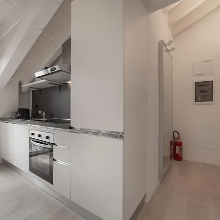 10 Min Walk From Prada, Bocconi And Metro Apartment *